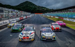GT4 Group Photo | SRO Motorsports Group