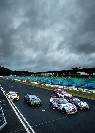GT4 Group Photo | SRO Motorsports Group
