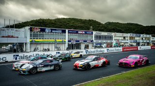 GT4 Group Photo | SRO Motorsports Group