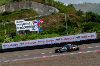 2	Climax Racing	Mike Zhou	Ralf Aron	Mercedes-AMG GT3 EVO | SRO Motorsport Group