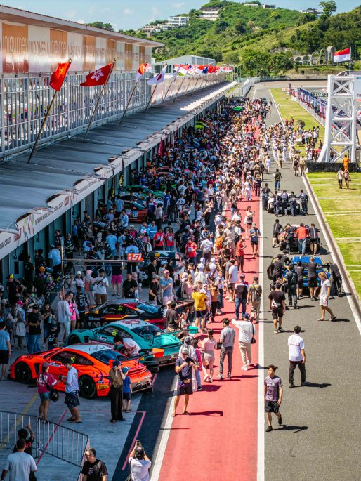 Mandalika Pit Walk | SRO Motorsport Group