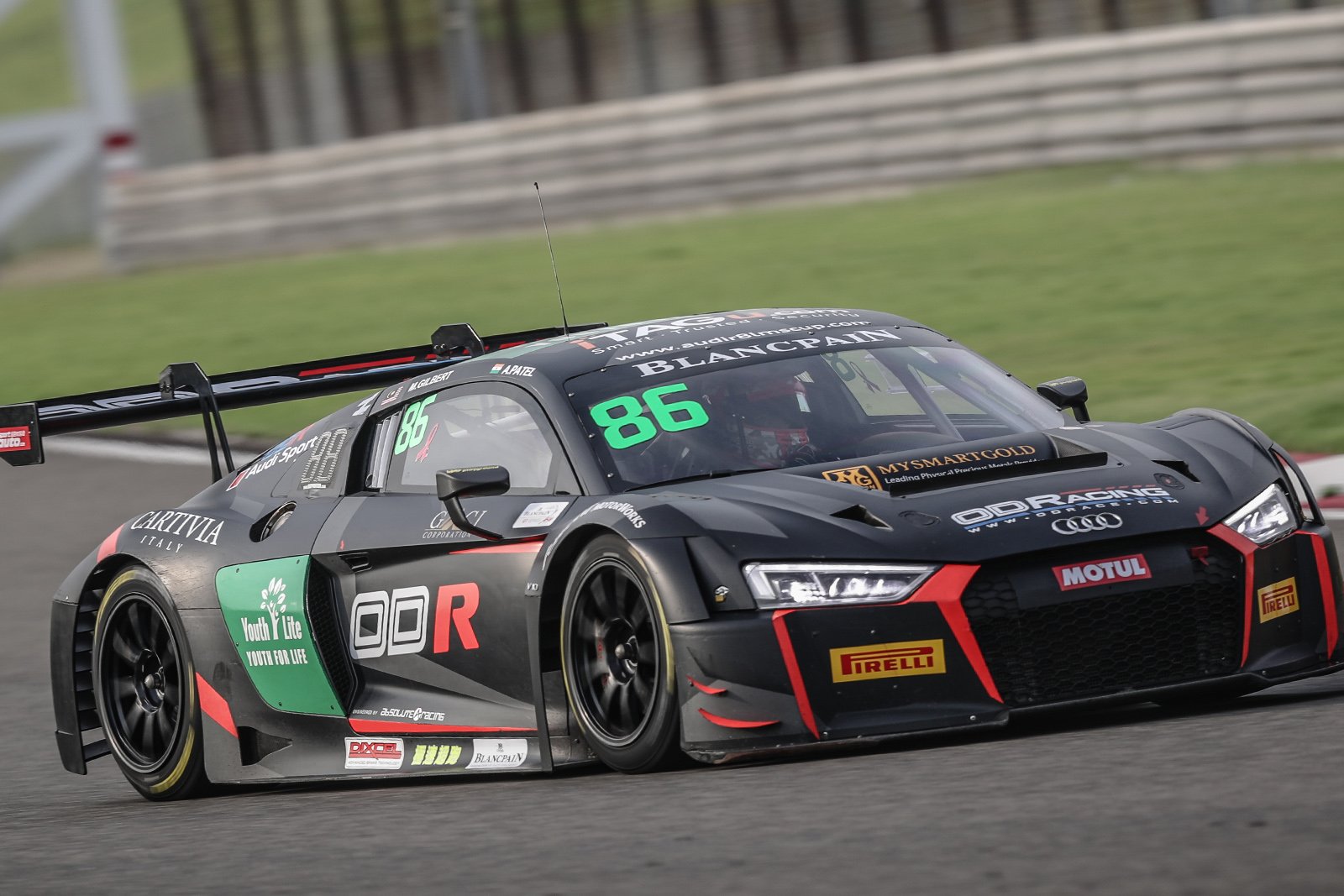 FP2: Gilbert edges Rump to fastest time of the day in Shanghai while EKS also lower GT4 benchmark 