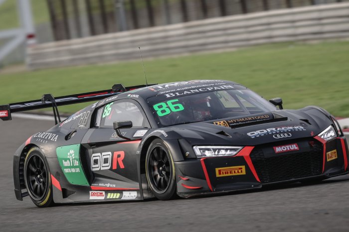 Gilbert力压Rump在上海跑出最快圈速 - EKS在GT4组全力提速