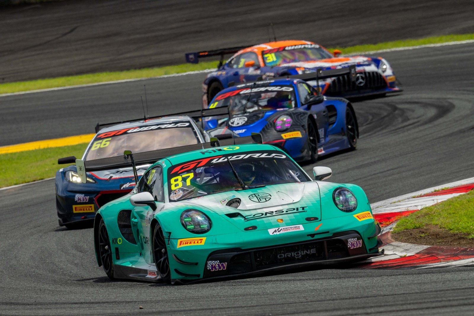 GT WORLD CHALLENGE GLOBAL: Porsche steals the advantage as three-way title fight intensifies
