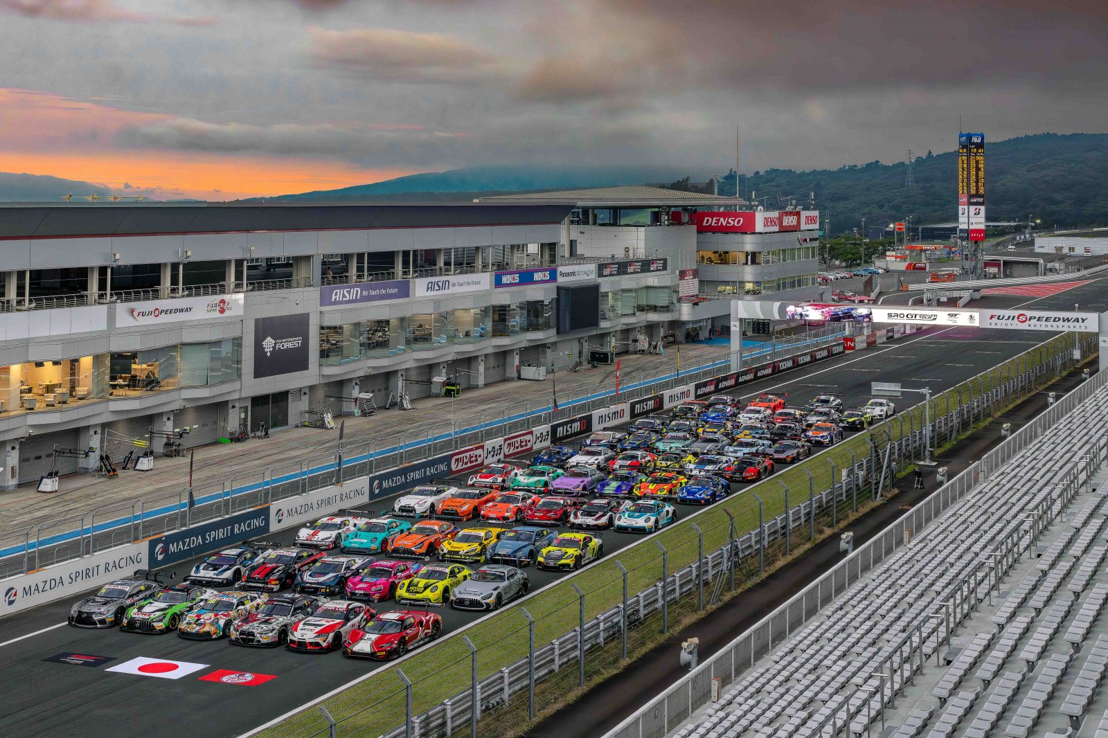 Preview: Huang and Ghiretti out front heading to Fuji