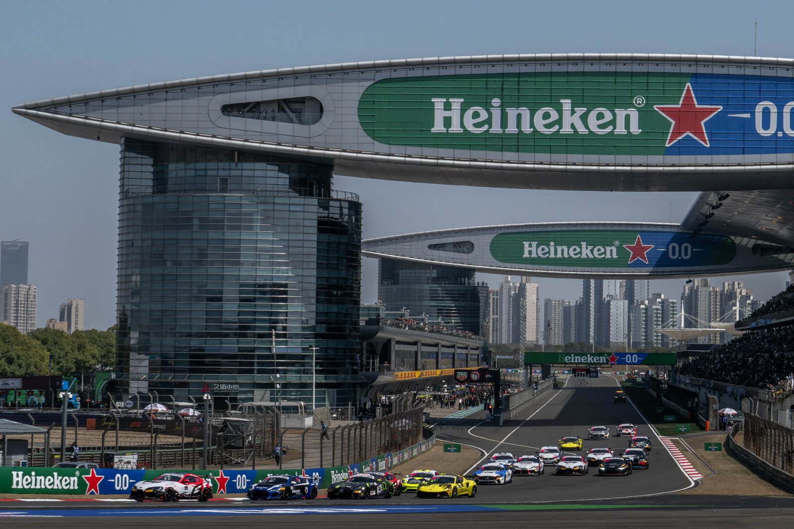 SRO GT杯上海站正赛R1：梁嘉彤斩获赛季开门红 王浩折桂AM组