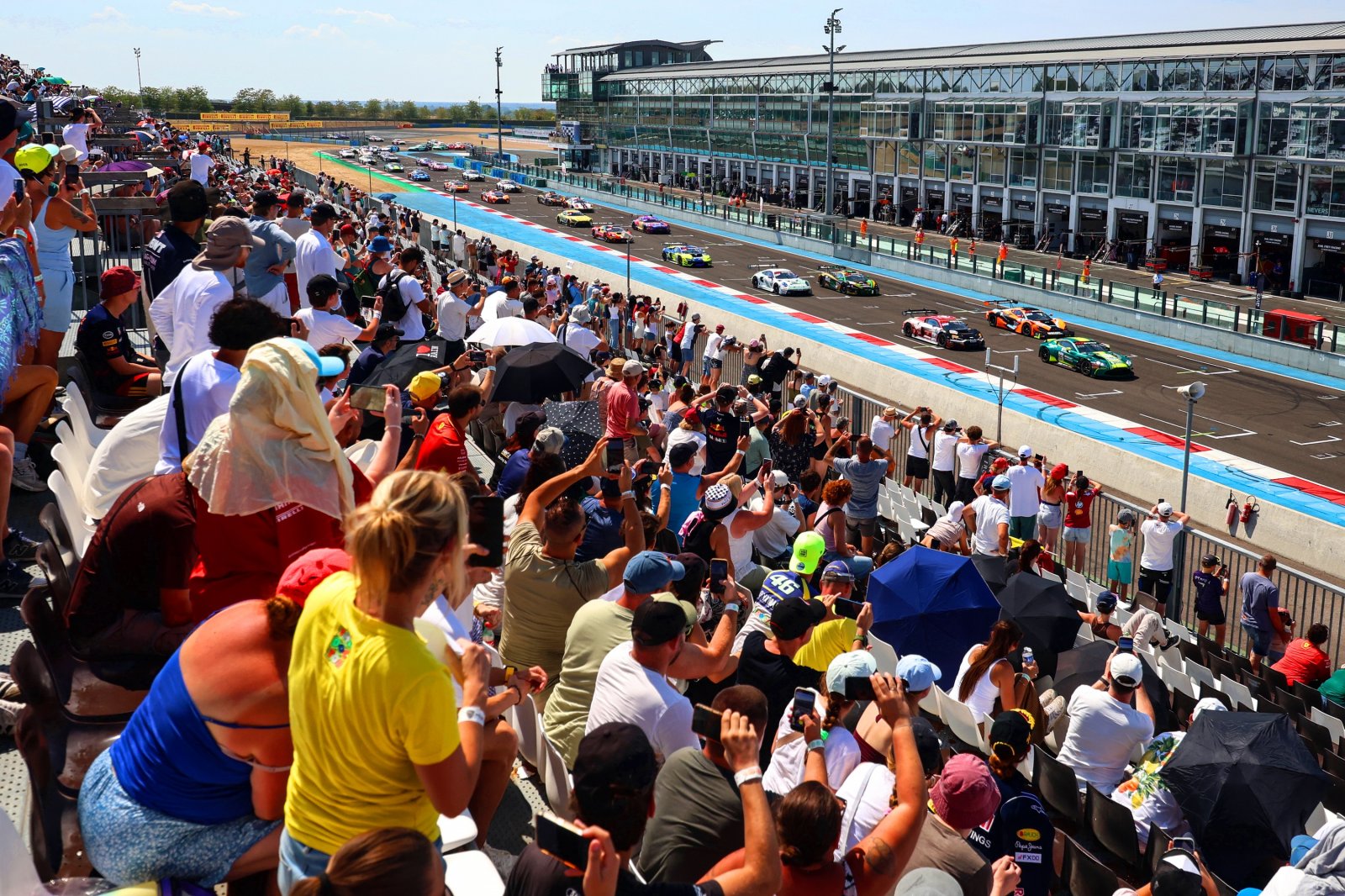 GT World Challenge Global: Mercedes-AMG, Porsche and Ferrari vie for international glory